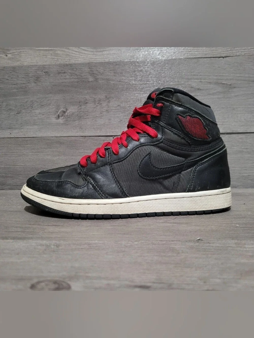 Air Jordan 1 Retro Men's Size 8 Black Gym Red 555088-060 Beaters